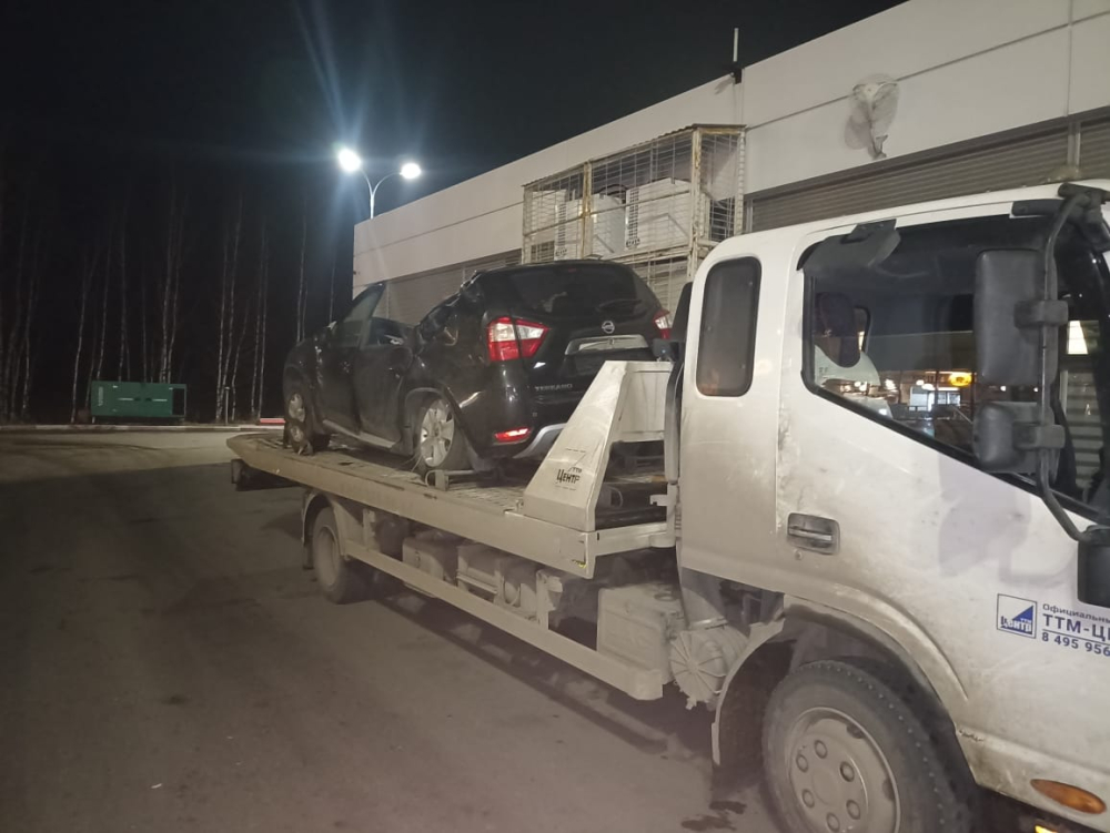 auto2help.ru,  загрузка автомашины c ДТП , Ярославское шоссе и перевозка в автосервис, г.Подольск