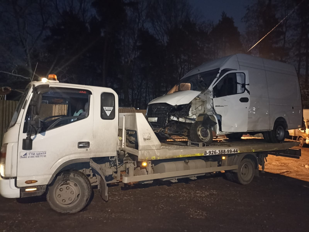 auto2help.ru,  загрузка автомашины Эвакуатором и перевозка в автосервис после ДТП. И такое бывает ...  не очень приятное зрелище. Каширское шоссе