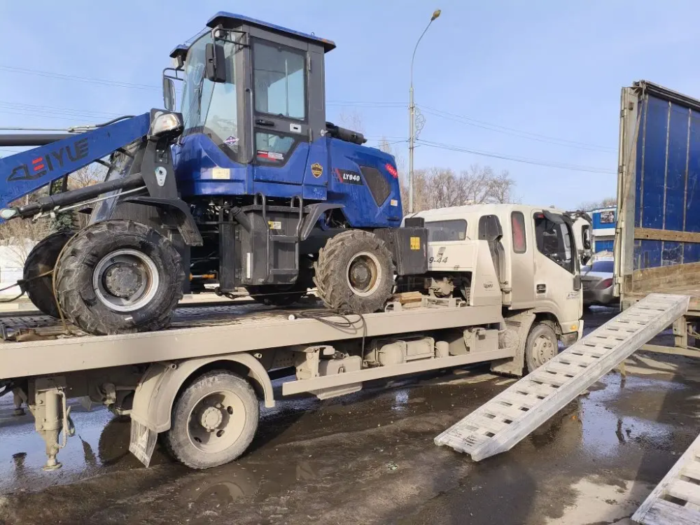 auto2help.ru,  выгрузка трактора с фуры и загрузка трактора на эвакуатор, Раменский район