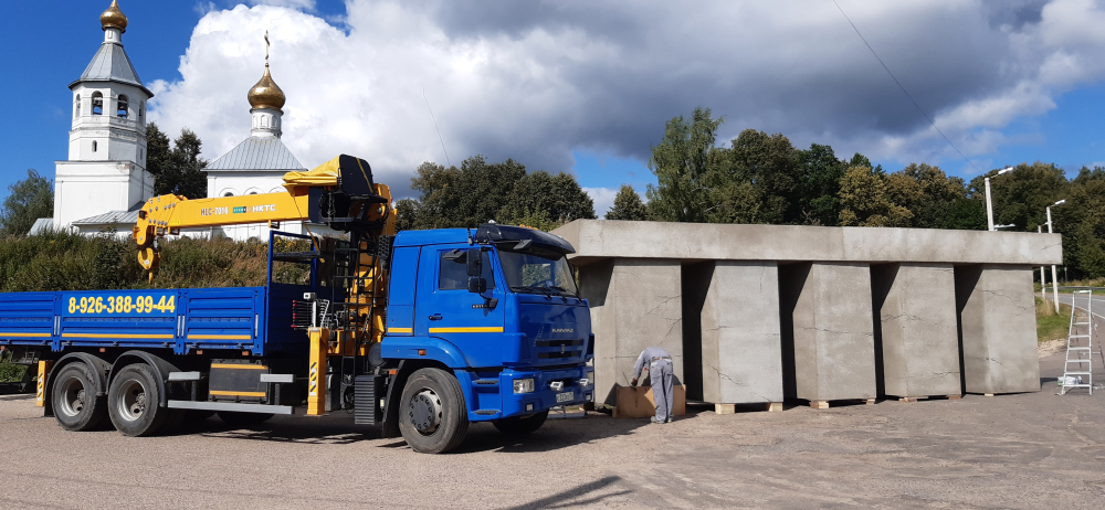 auto2help.ru, манипулятором устанавливаем декорации для фильма, Мытищи